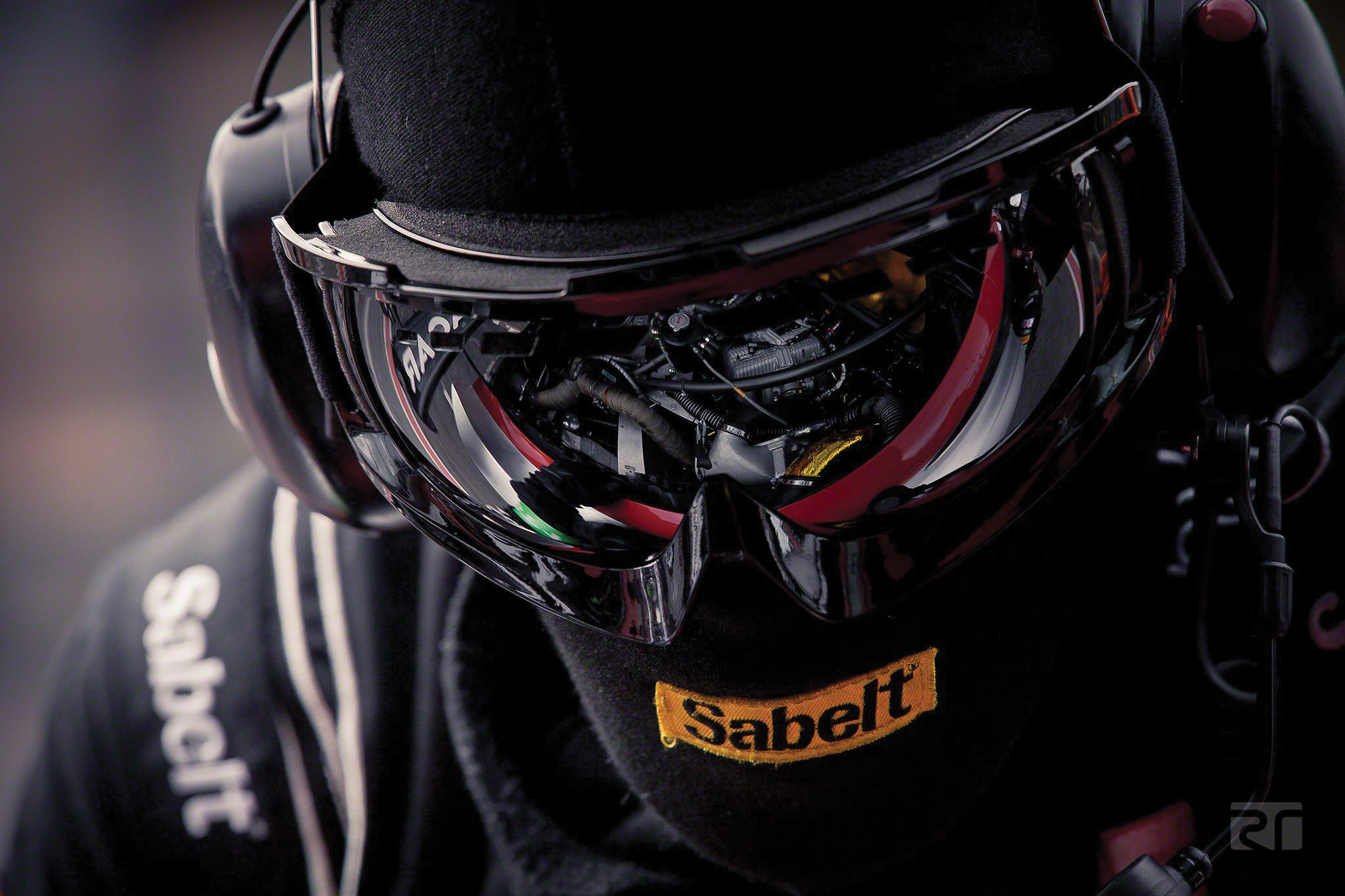 sabelt-pit-crew